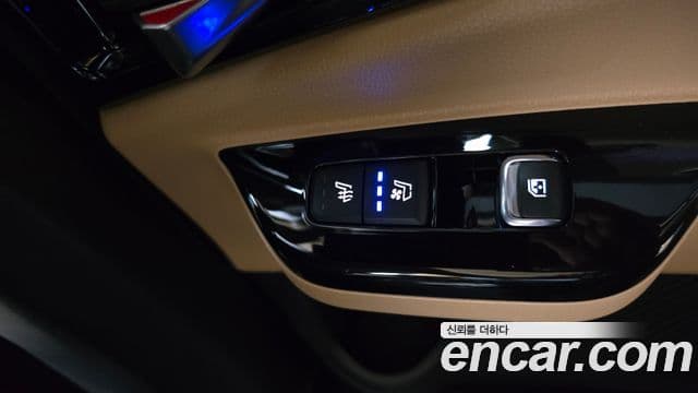 Kia Carnival 2023 — ფოტო 18/20