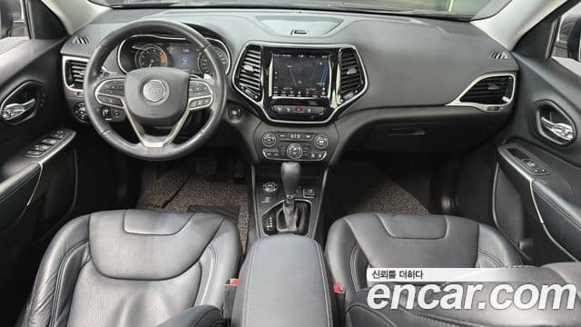 Jeep Cherokee 2021 — ფოტო 15/20