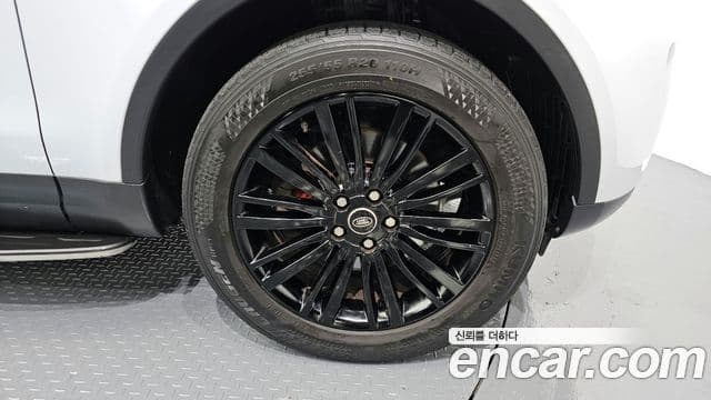 Land Rover Discovery 5 2018 — Photo 2/20