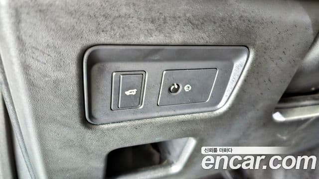 Land Rover Discovery 5 2018 — Photo 18/20