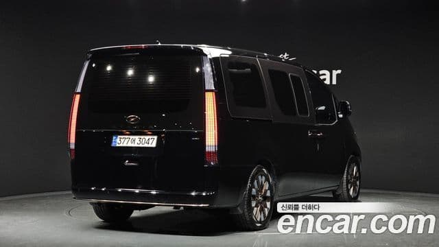 Hyundai Staria 2023 — ფოტო 2/20