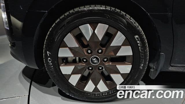 Hyundai Staria 2023 — ფოტო 5/20