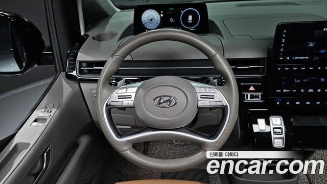 Hyundai Staria 2023 — ფოტო 13/20