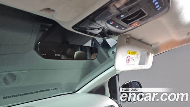 Hyundai Staria 2023 — ფოტო 16/20