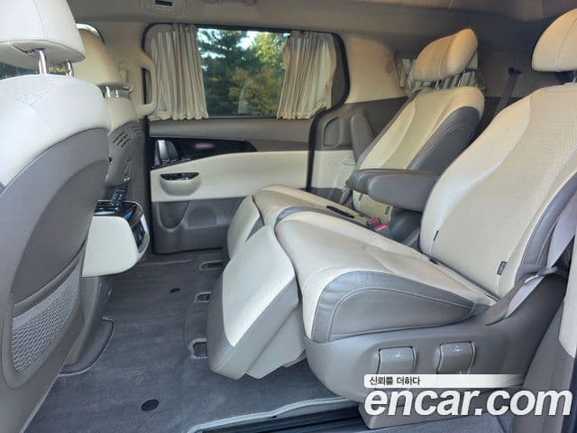 Kia Carnival 2021 — фото 15 из 19