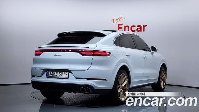 Porsche Cayenne 2022 — Photo 17/20