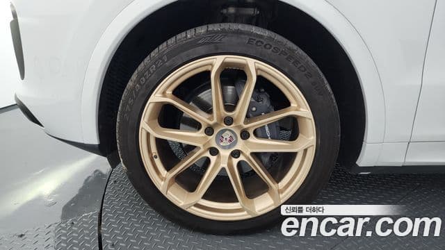 Porsche Cayenne 2022 — Photo 1/20