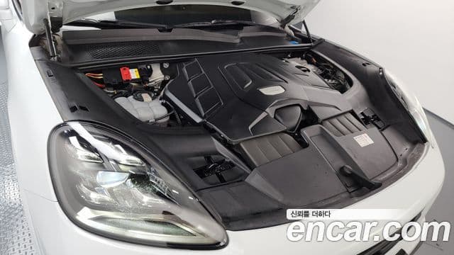 Porsche Cayenne 2022 — Photo 13/20