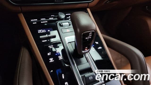 Porsche Cayenne 2022 — Photo 3/20