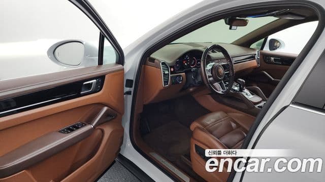 Porsche Cayenne 2022 — Photo 6/20