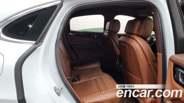Porsche Cayenne 2022 — Photo 5/20