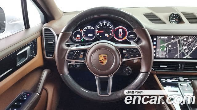 Porsche Cayenne 2022 — Photo 19/20