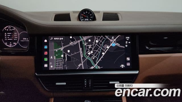 Porsche Cayenne 2022 — Photo 7/20