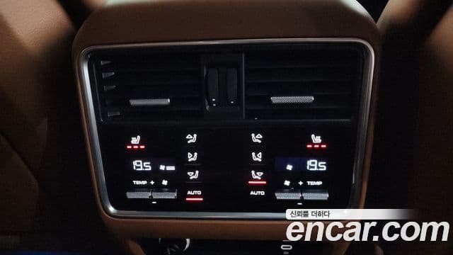 Porsche Cayenne 2022 — Photo 9/20