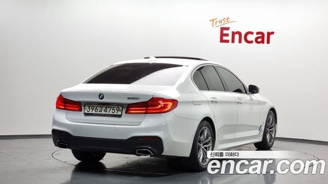 BMW 5 Series 2020 — фото 2 из 20