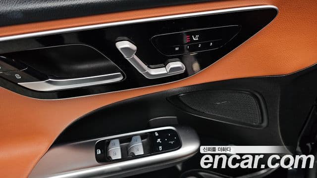 Mercedes-Benz C-Class 2023 — ფოტო 18/20