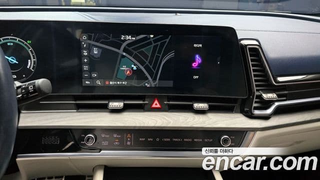 Kia Sportage 2023 — ფოტო 16/20