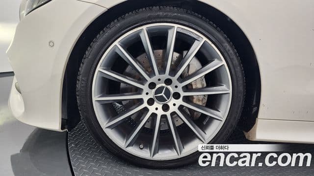 Mercedes-Benz E-Class 2019 — фото 5 из 20
