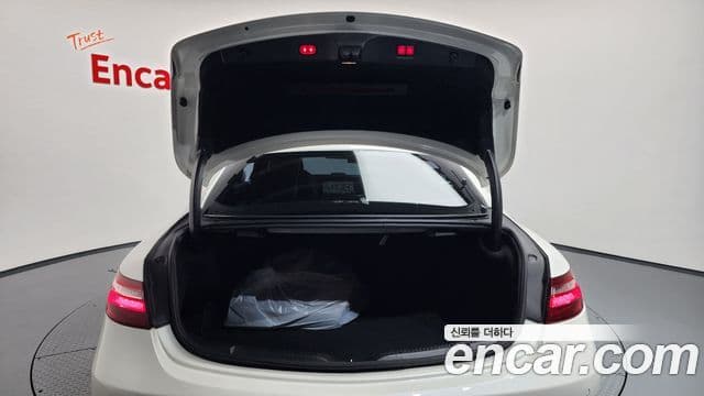 Mercedes-Benz E-Class 2019 — фото 20 из 20
