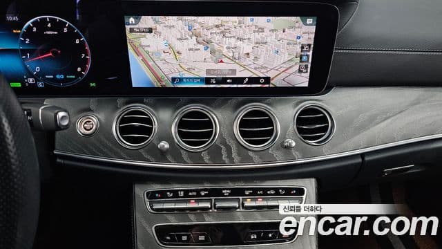 Mercedes-Benz E-Class 2023 — Фото 14/20