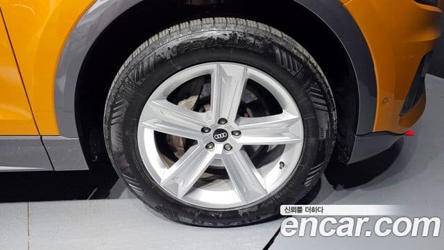 Audi Q7 2021 — ფოტო 5/20