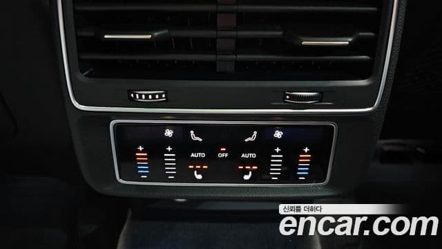 Audi Q7 2021 — ფოტო 19/20