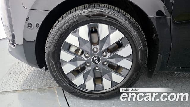 Hyundai Staria 2023 — ფოტო 4/20