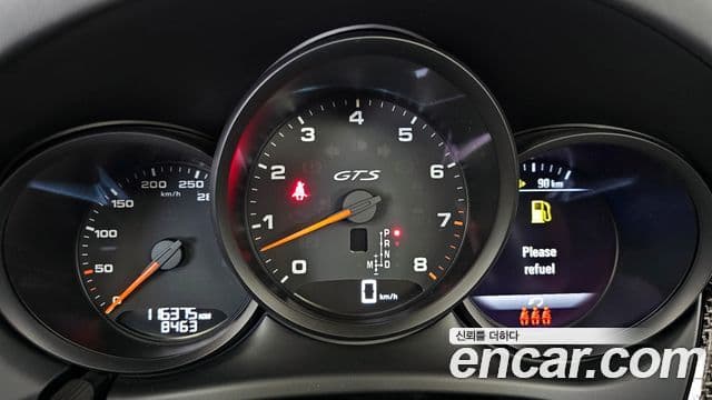 Porsche Macan 2021 — ფოტო 8/20