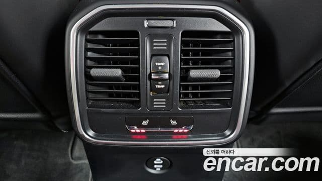 Porsche Macan 2021 — фото 18 из 20