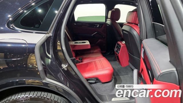 Porsche Cayenne 2020 — ფოტო 11/20