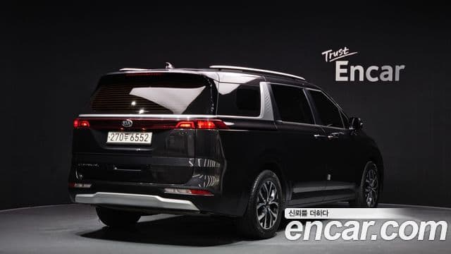 Kia Carnival 2021 — ფოტო 2/20