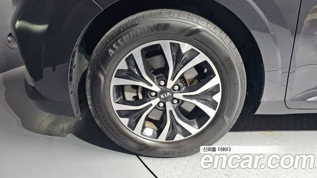 Kia Carnival 2021 — фото 5 из 20