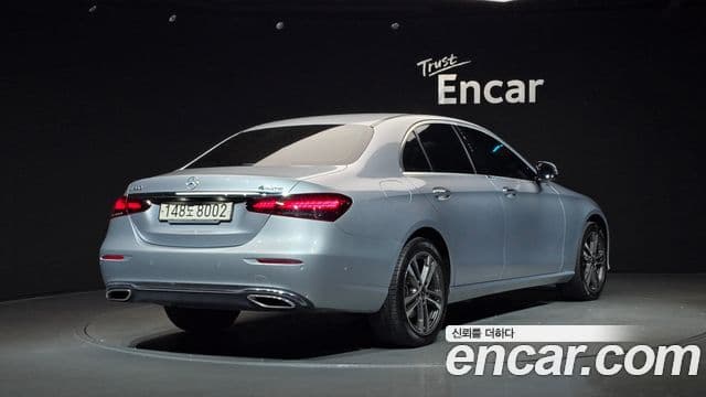Mercedes-Benz E-Class 2022 — ფოტო 2/20