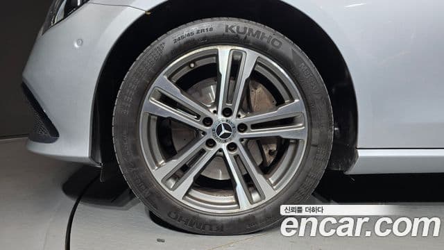 Mercedes-Benz E-Class 2022 — ფოტო 5/20