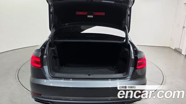 Audi A4 2019 — фото 20 из 20