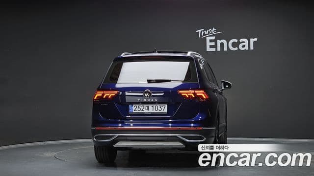 Volkswagen Tiguan Allspace 2023 — ფოტო 4/20