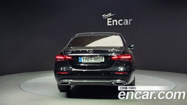 Mercedes-Benz E-Class 2020 — ფოტო 4/20