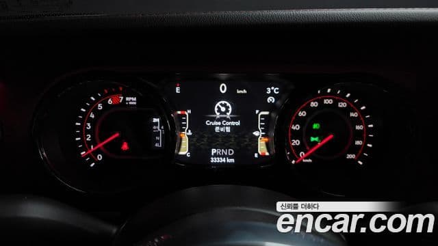 Jeep Wrangler 2019 — ფოტო 8/20