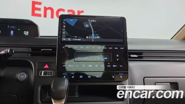 Hyundai Staria 2023 — ფოტო 15/20