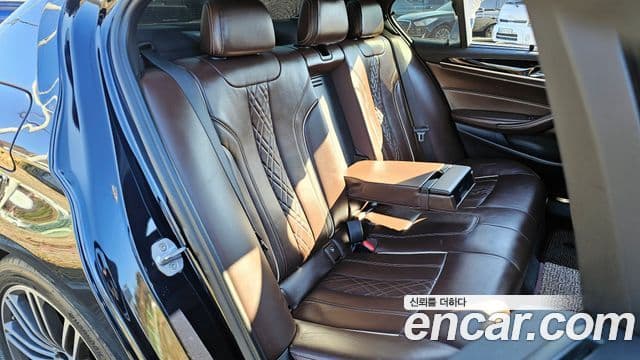 BMW 5 Series 2019 — ფოტო 12/20