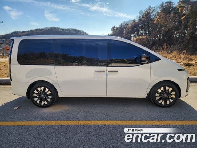 Hyundai Staria 2025 — ფოტო 9/20