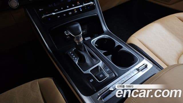 Kia Carnival 2021 — фото 9 из 20