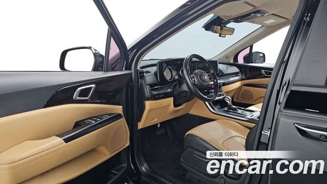 Kia Carnival 2021 — фото 10 из 20