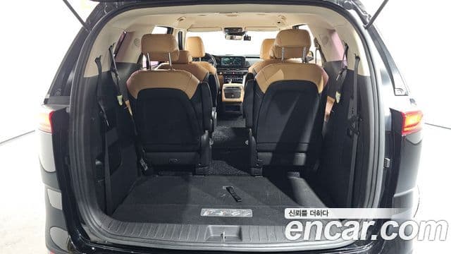 Kia Carnival 2021 — фото 20 из 20