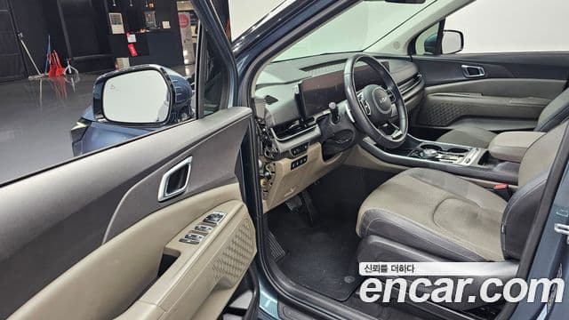Kia Carnival 2024 — фото 12 из 20