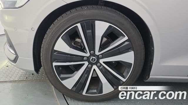Volvo S60 2022 — фото 5 из 20