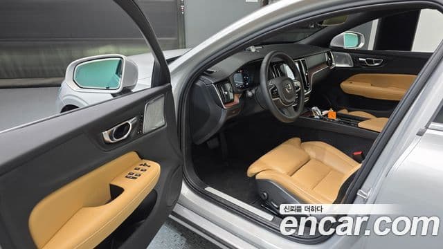 Volvo S60 2022 — Şəkil 10/20