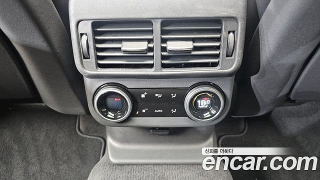 Land Rover Range Rover Velar 2024 — Şəkil 18/20
