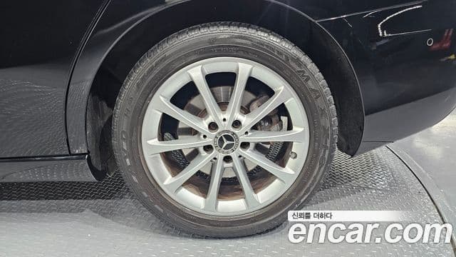 Mercedes-Benz A-Class 2020 — Photo 3/20