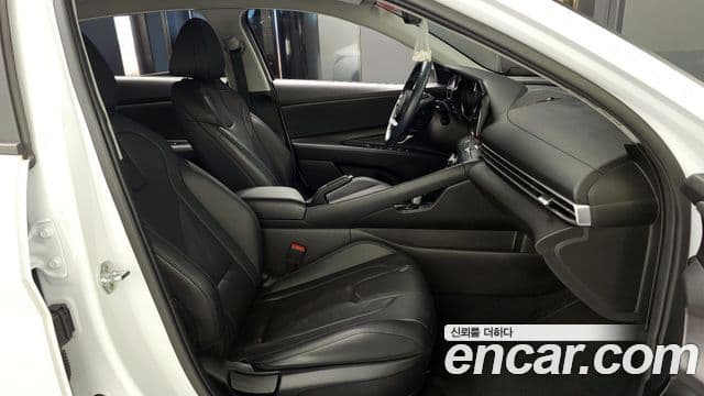 Hyundai The New Avante Hybrid 2020 — Photo 2/20